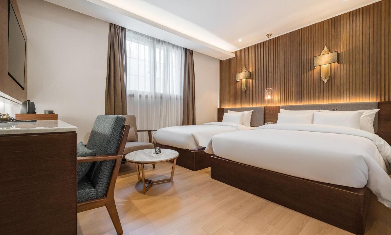Stubborn Hotel جيوجي المظهر الخارجي الصورة