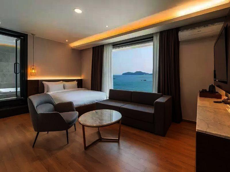 Stubborn Hotel جيوجي المظهر الخارجي الصورة