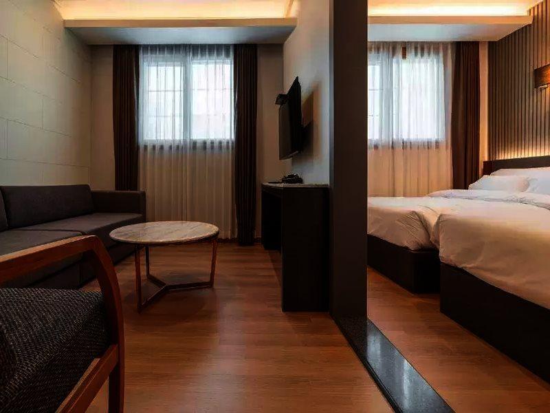 Stubborn Hotel جيوجي المظهر الخارجي الصورة